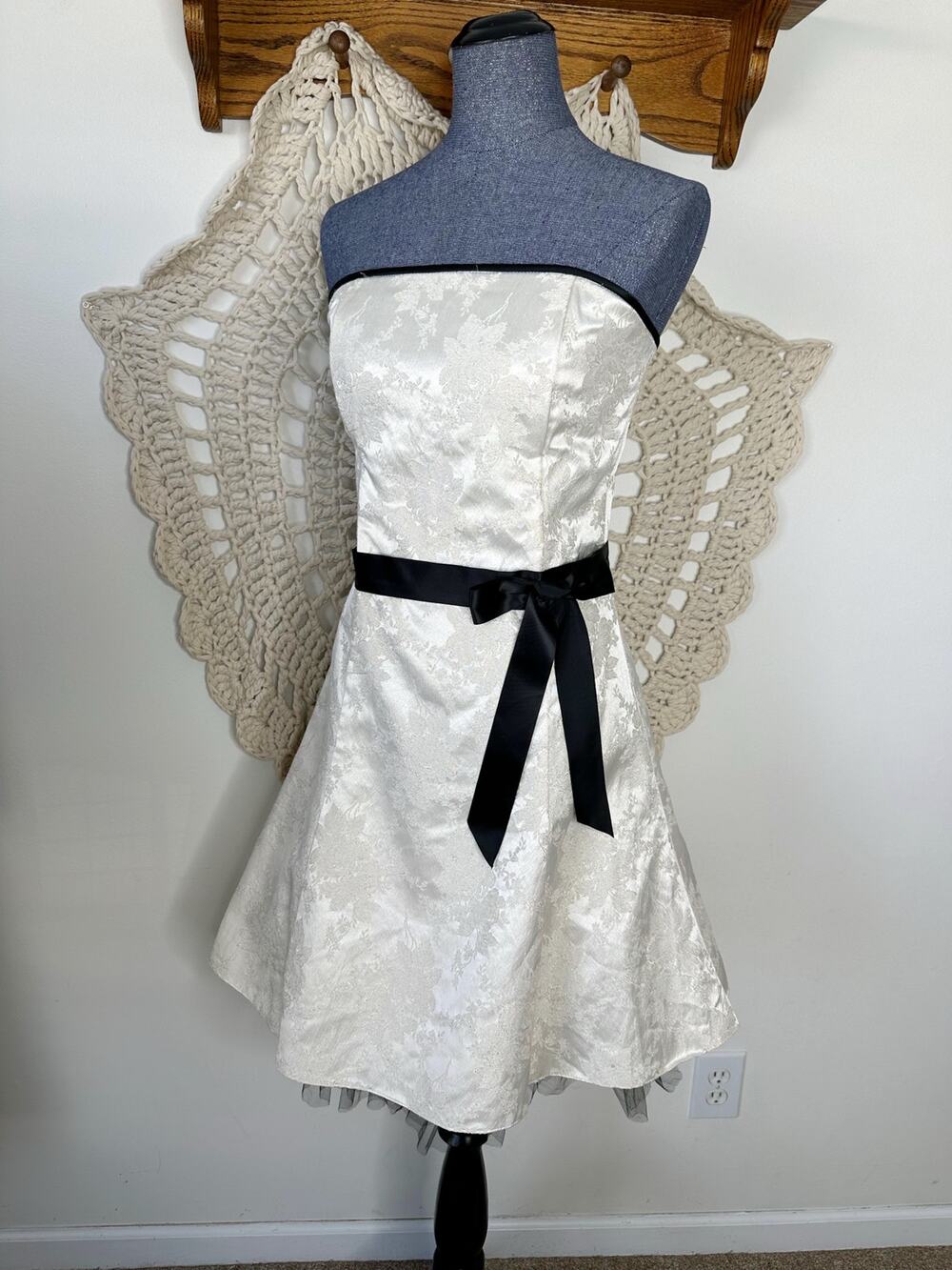 Jessica McClintock For Gunne Sax Vintage 90s Metallic Strapless Cream Dress